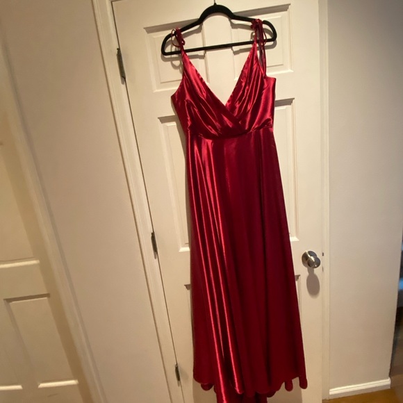 Cinderella Devine, long red dress with straps, Large NWOT - Picture 4 of 12